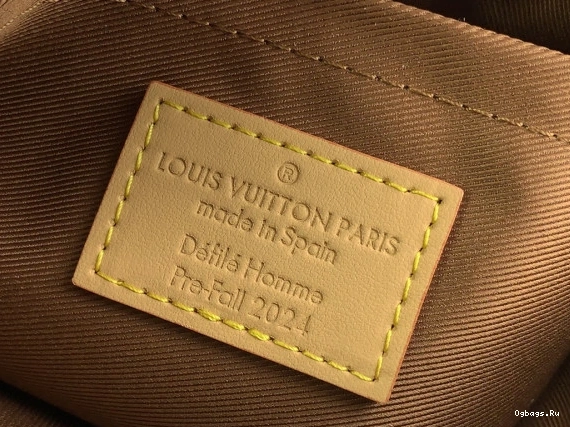 Chess VUITTON Messenger-24*24*8CM LOUIS 0418